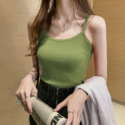 Ali ženski top model s tankim naramenicama i okruglim dekolteom