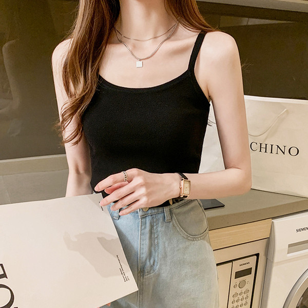 Ali ženski top model s tankim naramenicama i okruglim dekolteom