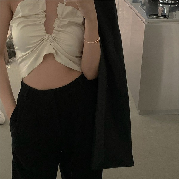 Maieu modern de damă, cu decolteu adânc