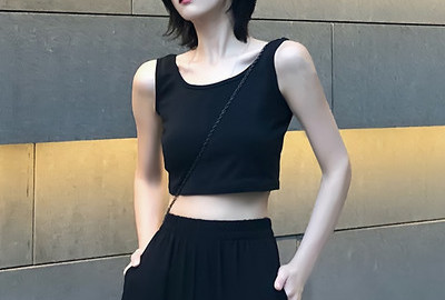 Κοντή γυναικεία αμάνικι μπλούζα με στρογγυλή λαιμόκοψη σε διάφορα χρώματα