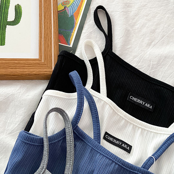 Maieu scurt de damă cu emblemă și bretele subțiri