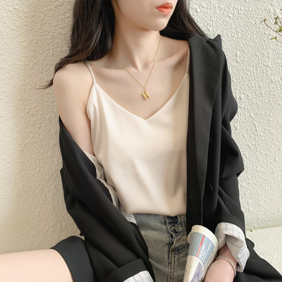 Ženska satenska majica bez rukava s tankim naramenicama i V-izrezom