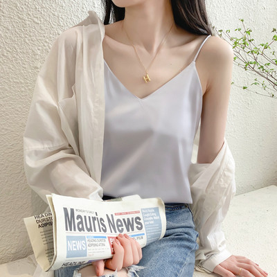 Ženska satenska majica bez rukava s tankim naramenicama i V-izrezom