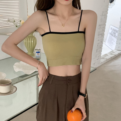 Kratki ženski top s tankim naramenicama i četvrtastim izrezom