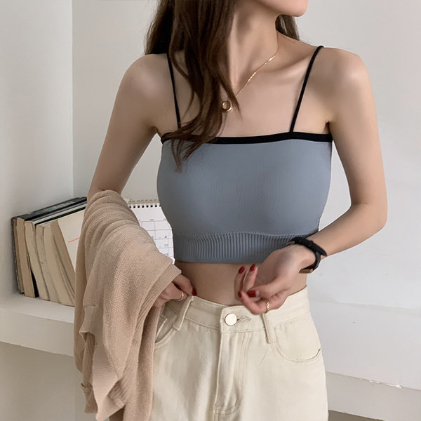 Kratki ženski top s tankim naramenicama i četvrtastim izrezom