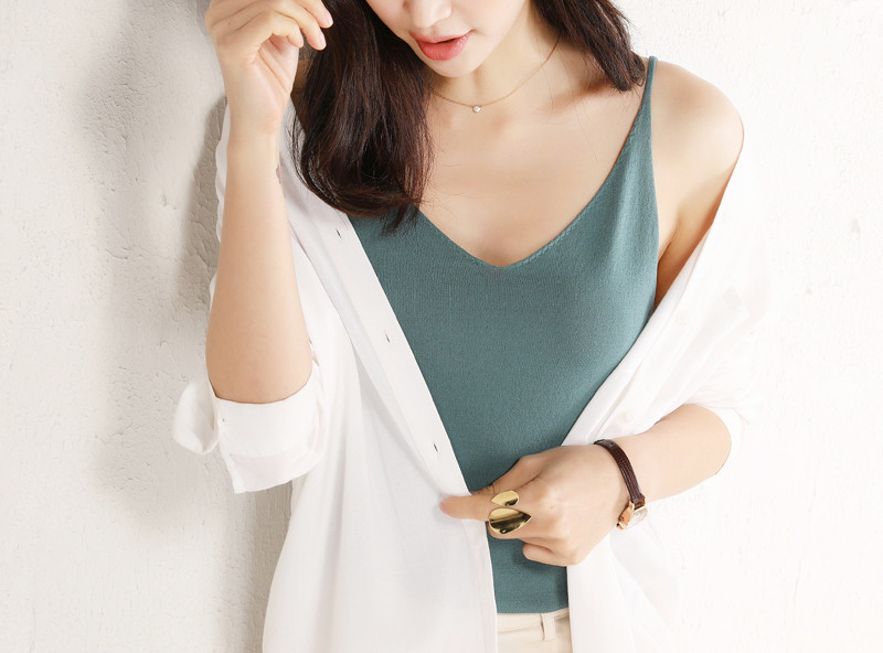 Maieu de damă din tricot subțire, cu decolteu spitz