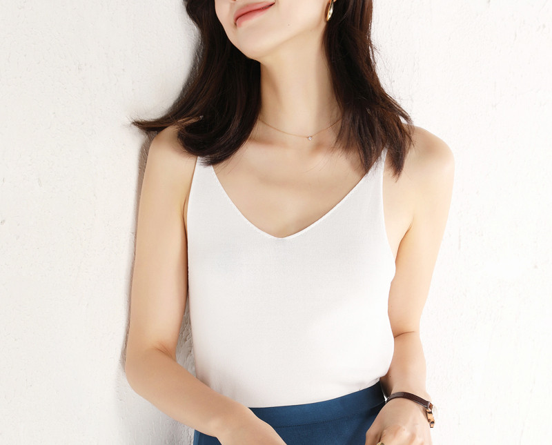 Maieu de damă din tricot subțire, cu decolteu spitz