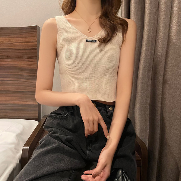 Maieu de damă cu emblemă și decolteu spitz