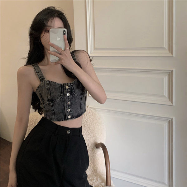 Top de damă scurt din denim cu bretele și nasturi