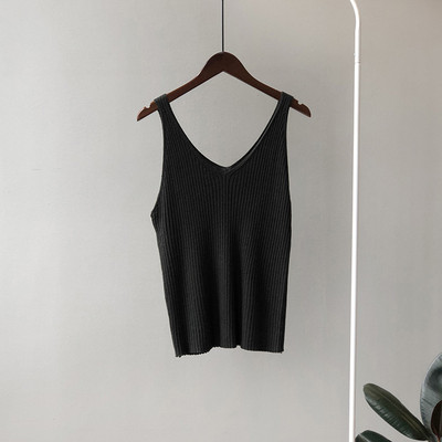 Γυναικείο καθημερινό μοντέρνο αμάνικο με λεπτά τιραντάκια με ντεκολτέ 