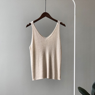 Γυναικείο καθημερινό μοντέρνο αμάνικο με λεπτά τιραντάκια με ντεκολτέ 