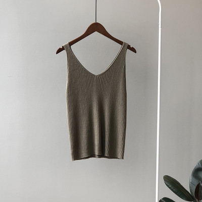 Γυναικείο καθημερινό μοντέρνο αμάνικο με λεπτά τιραντάκια με ντεκολτέ 