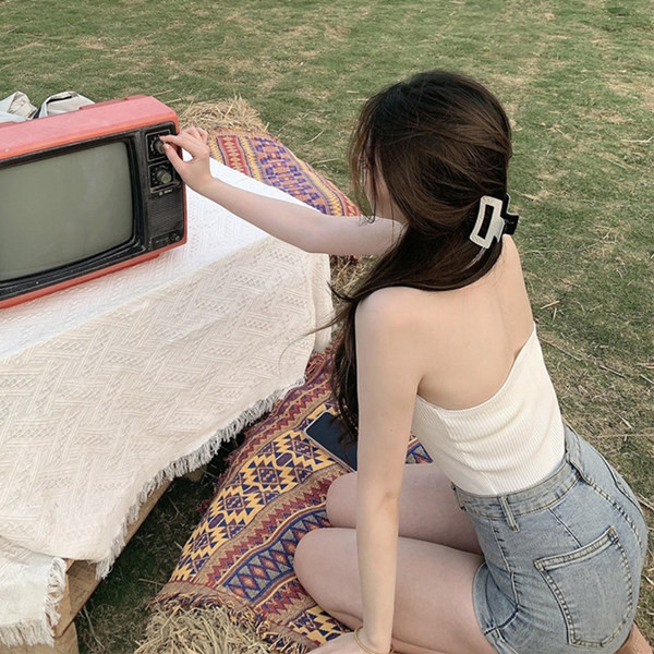 Top scurt de dama cu guler si nasturi clasici