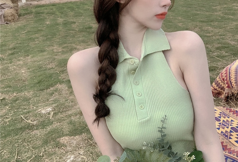 Top scurt de dama cu guler si nasturi clasici