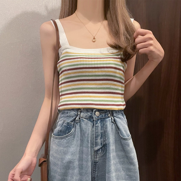 Maieu de damă în dungi, cu bretele largi și decolteu pătrat