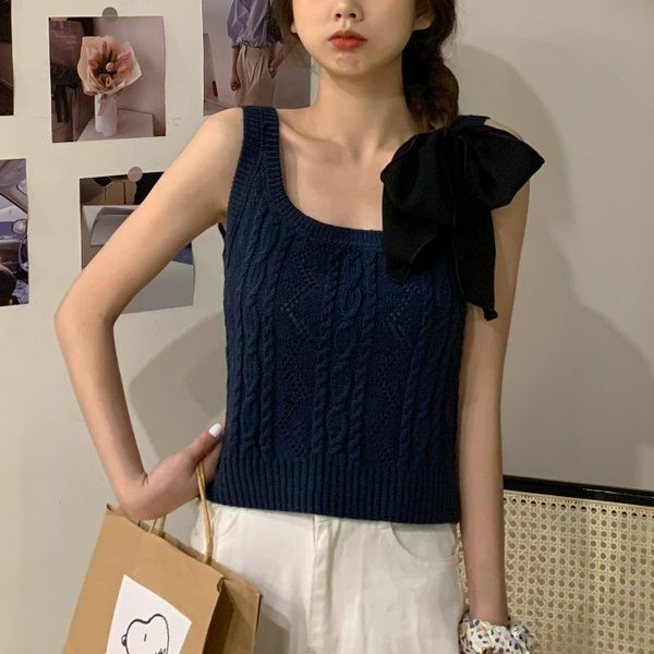 Maieu de damă tricotat cu legături la spate