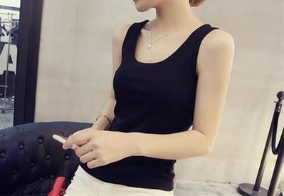 Moteriškas apatinis trikotažas su plonais ir plačiais dirželiais