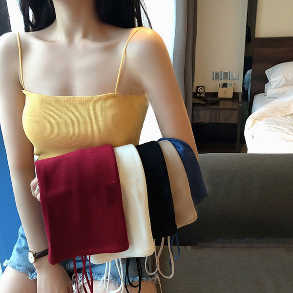 Moteriškas apatinis trikotažas su plonais petnešėlėmis ir kvadratine iškirpte