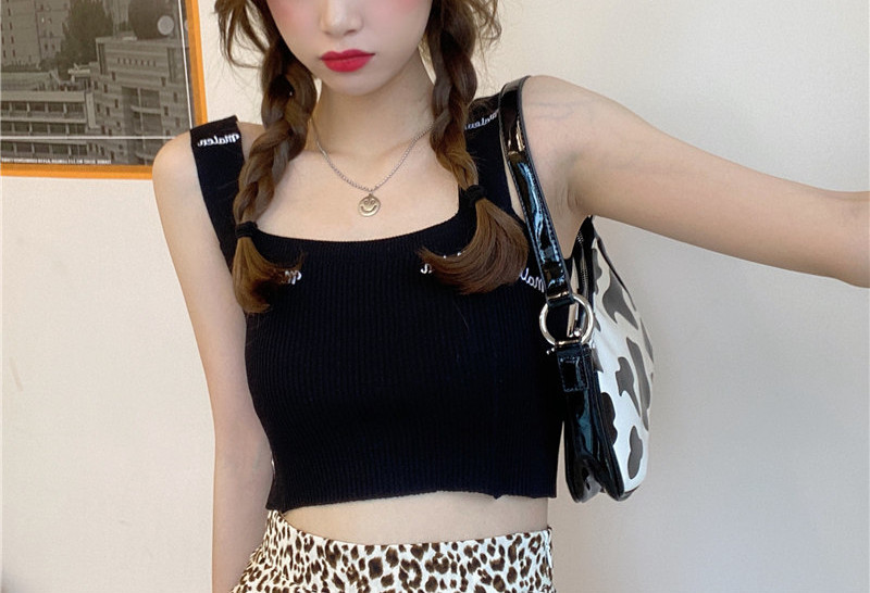 Model nou de top scurt cu decolteu pătrat