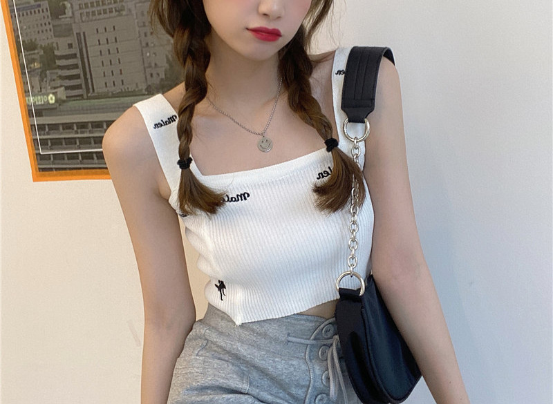 Model nou de top scurt cu decolteu pătrat