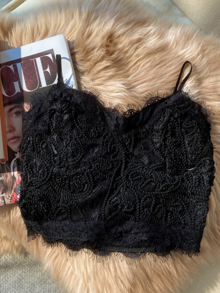 Bustiera scurta de dama cu dantela si bretele subtiri