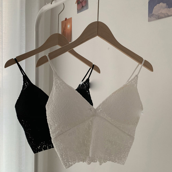 Maieu de damă din dantelă, cu decolteu profund în formă de spitz