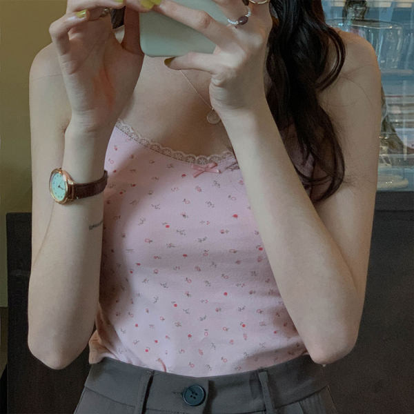 Maieu scurt de damă cu dantelă la decolteu