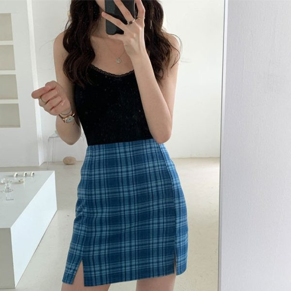 Maieu scurt de damă cu dantelă la decolteu