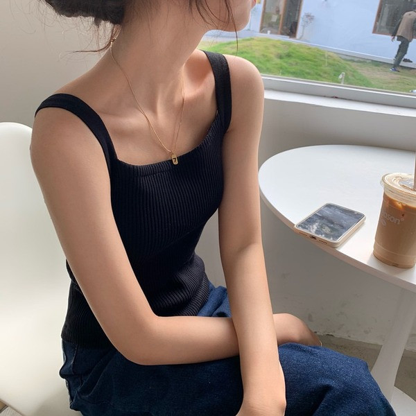 Maieu de damă din catifea cu bretele largi și decolteu pătrat