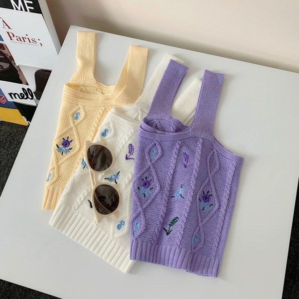 Top scurt tricotat, cu broderie și decolteu pătrat