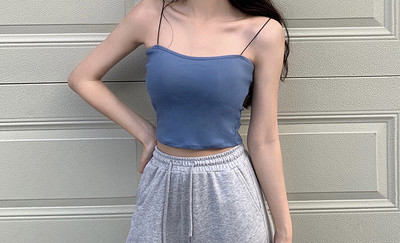 Bustieră scurtă curată de damă, cu bretele subțiri