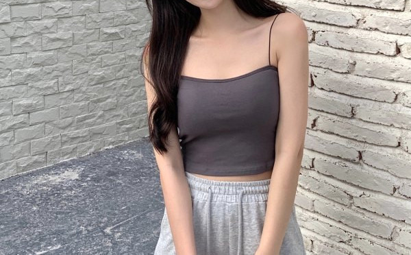 Bustieră scurtă curată de damă, cu bretele subțiri