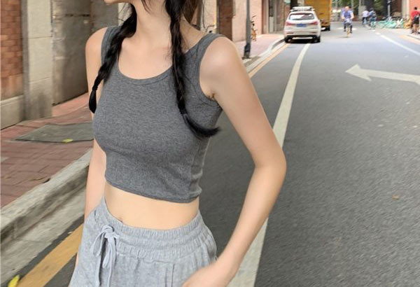 Maieu scurt de damă cu decolteu oval