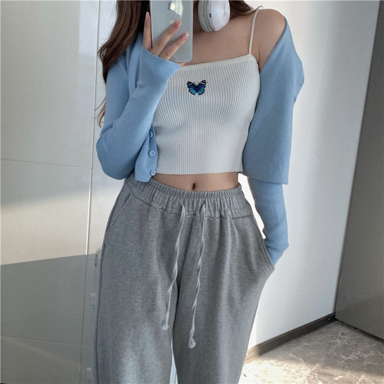 Moteriškas laisvalaikio trumpas apatinis trikotažas su plonais petnešėlėmis ir siuvinėjimais