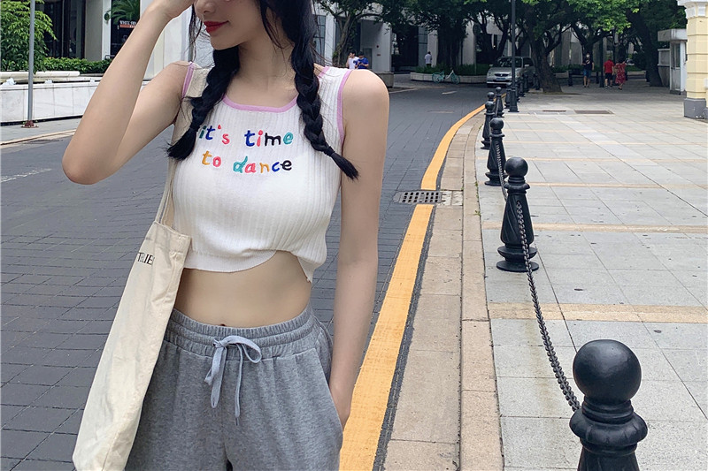 Top scurt de dama cu inscriptie brodata