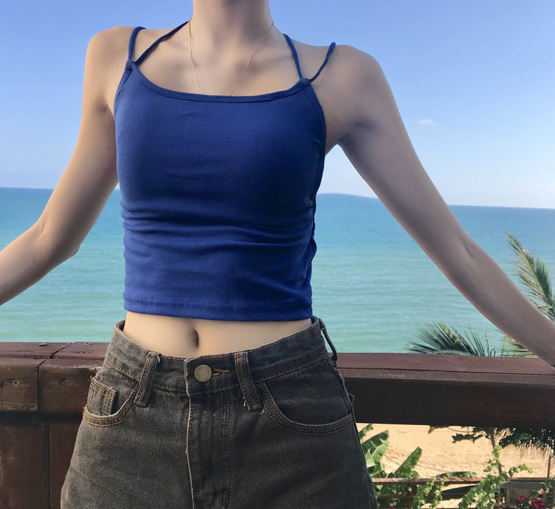 Maieu scurt cu bretele subțiri încrucișate pe spate