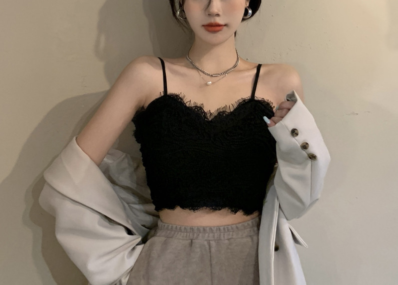 Top scurt de vară de damă cu dantelă și mărgele