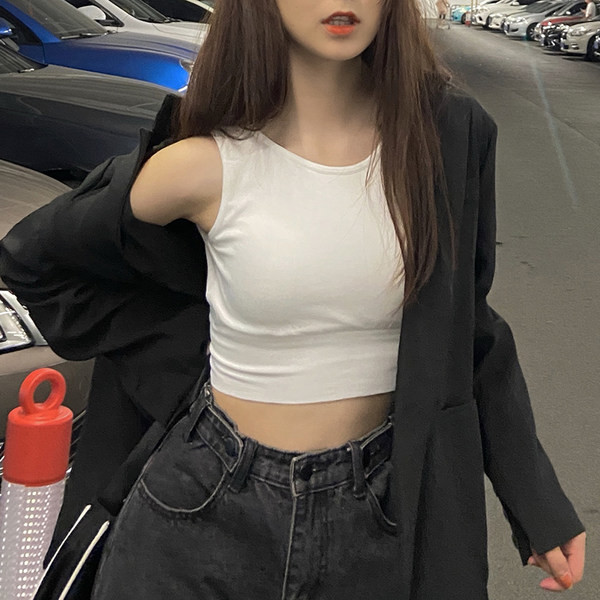 Top scurt de damă cu decolteu în formă de o