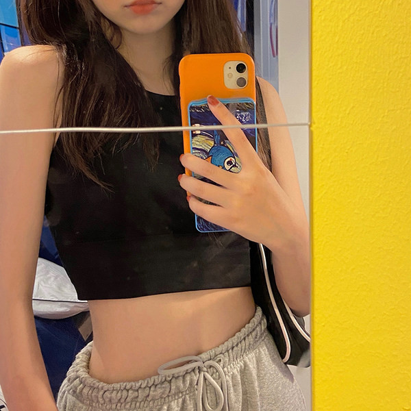 Top scurt de damă cu decolteu în formă de o