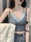 Maieu de damă din dantelă cu bretele subțiri și decolteu spitz