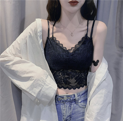 Maieu de damă din dantelă cu bretele subțiri și decolteu spitz