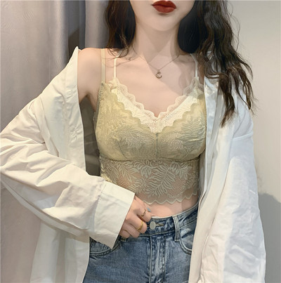 Maieu de damă din dantelă cu bretele subțiri și decolteu spitz