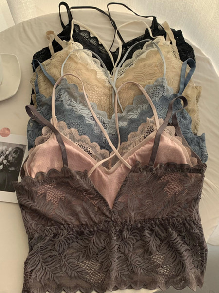 Maieu de damă din dantelă cu bretele subțiri și decolteu spitz