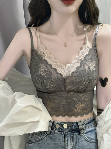 Maieu de damă din dantelă cu bretele subțiri și decolteu spitz