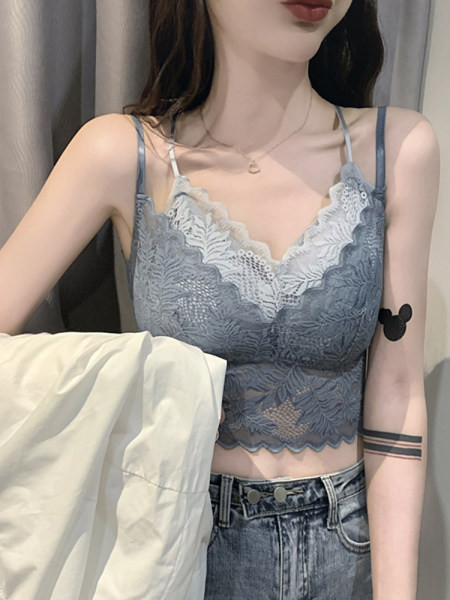 Maieu de damă din dantelă cu bretele subțiri și decolteu spitz