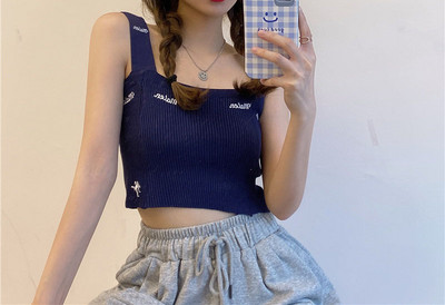 Maieu de damă model nou cu inscripții și decolteu pătrat