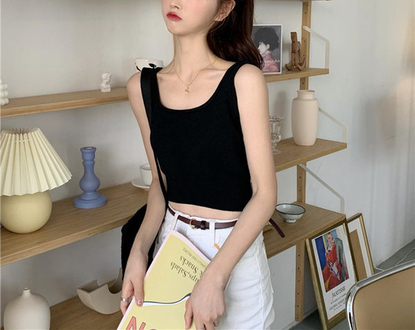 Top scurt cu talie elastică pentru femei