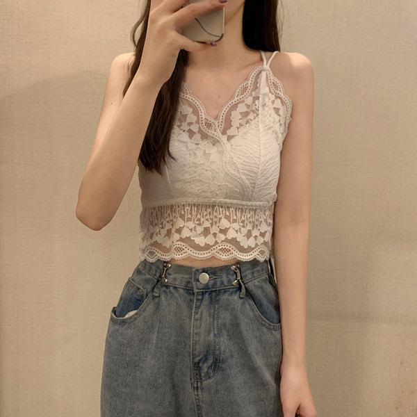 Maieu de damă din dantelă, cu bretele subțiri și decolteu spitz