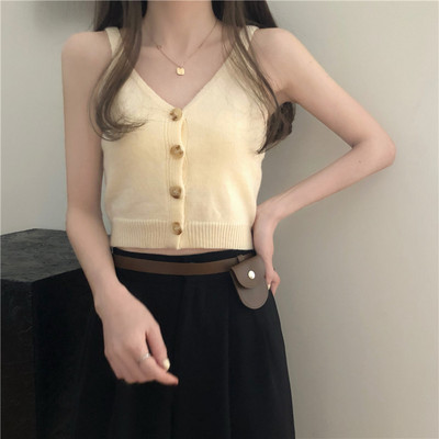 Maieu de damă tricotat cu nasturi și decolteu spitz