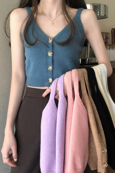 Maieu de damă tricotat cu nasturi și decolteu spitz